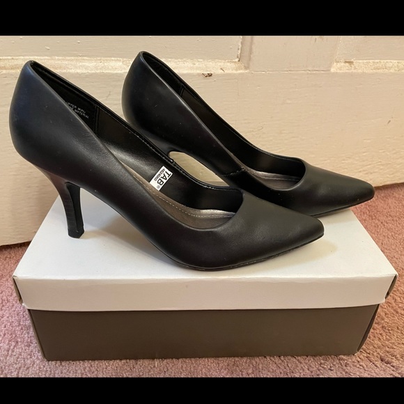 Target - Merona: Black Pointy Toe Kitten Heels - Picture 8 of 12